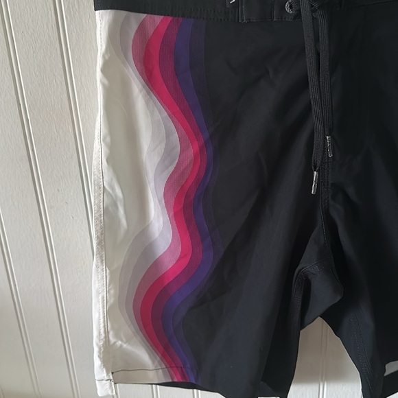 Like New! Vans Multicolor Swim Trunks sz 28 - Picture 10 of 11